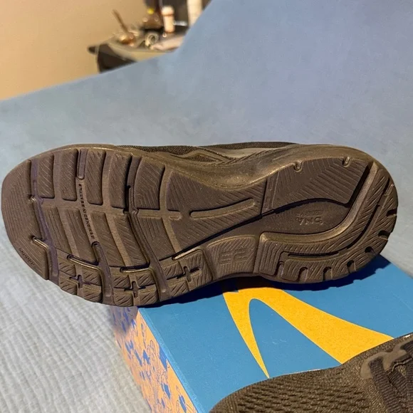 Brooks Black Extra Wide Athletic Sneakers - Picture 8 of 10